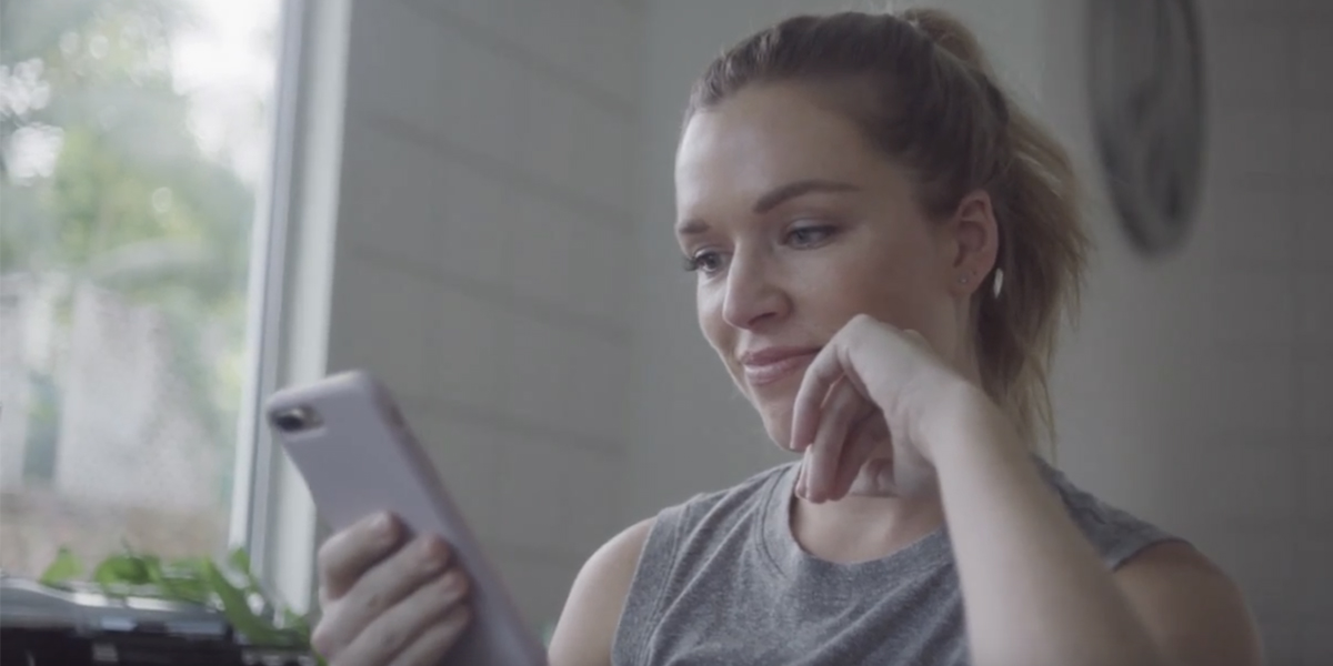 Woman using the Keyto app