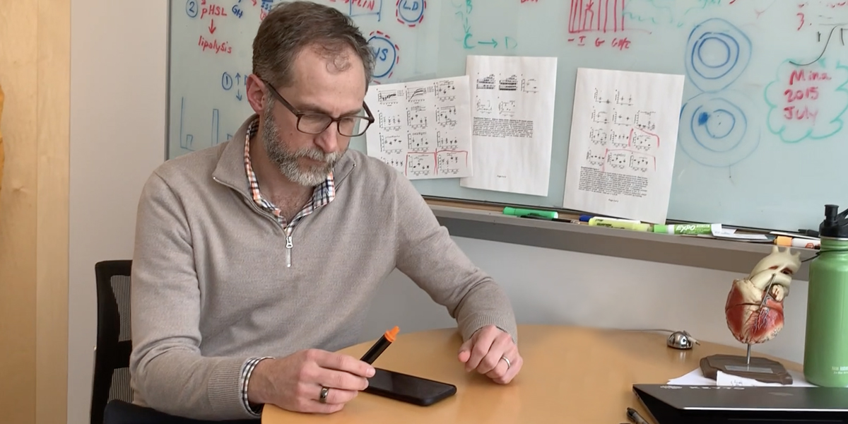 Dr. Weiss studying the Keyto breath sensor